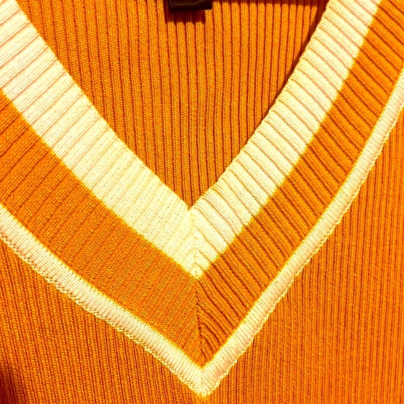 V-neck Yellow T-Shirt with White Stripes Knitted Short Sleeves Very Stretchy - Picture 3 of 7